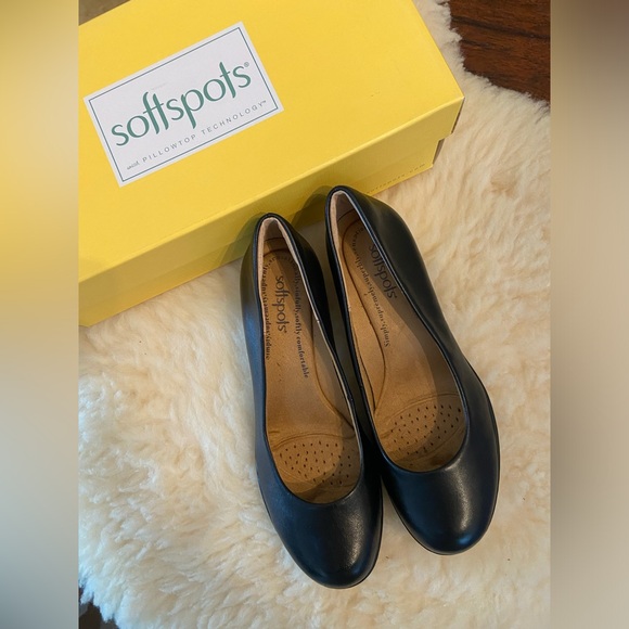 Black round toe leather heels NIB - Picture 5 of 13